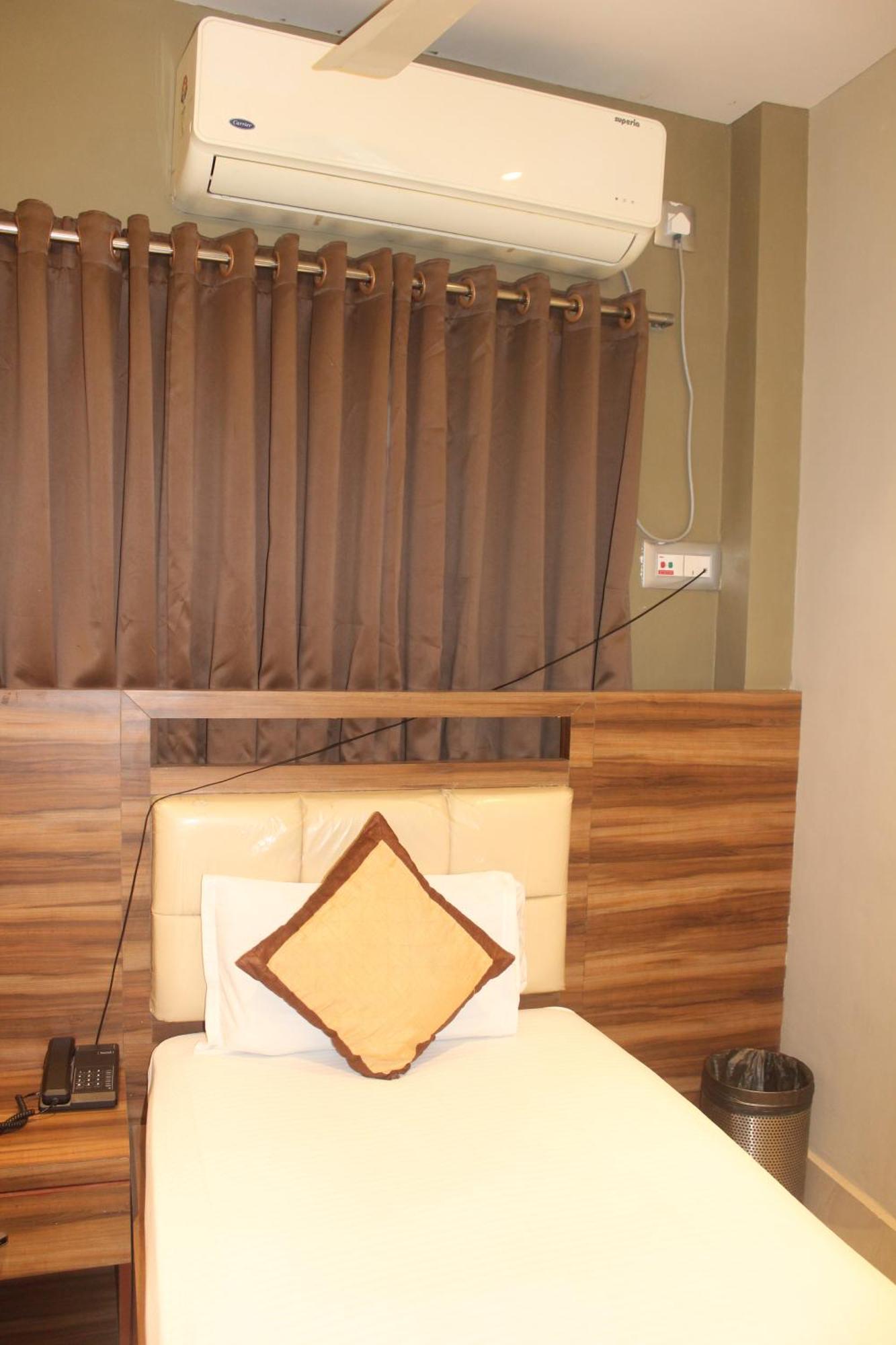 Hotel Oishi Plaza Mukutmanipur Екстер'єр фото