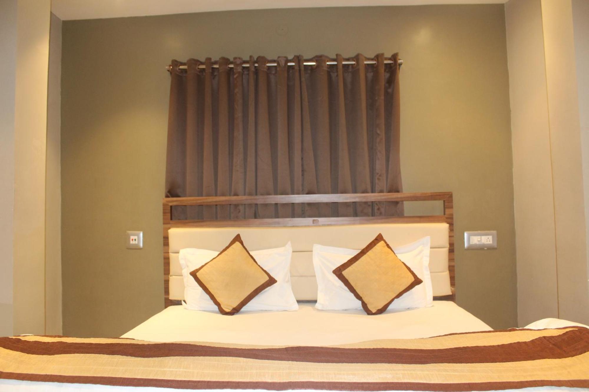 Hotel Oishi Plaza Mukutmanipur Екстер'єр фото
