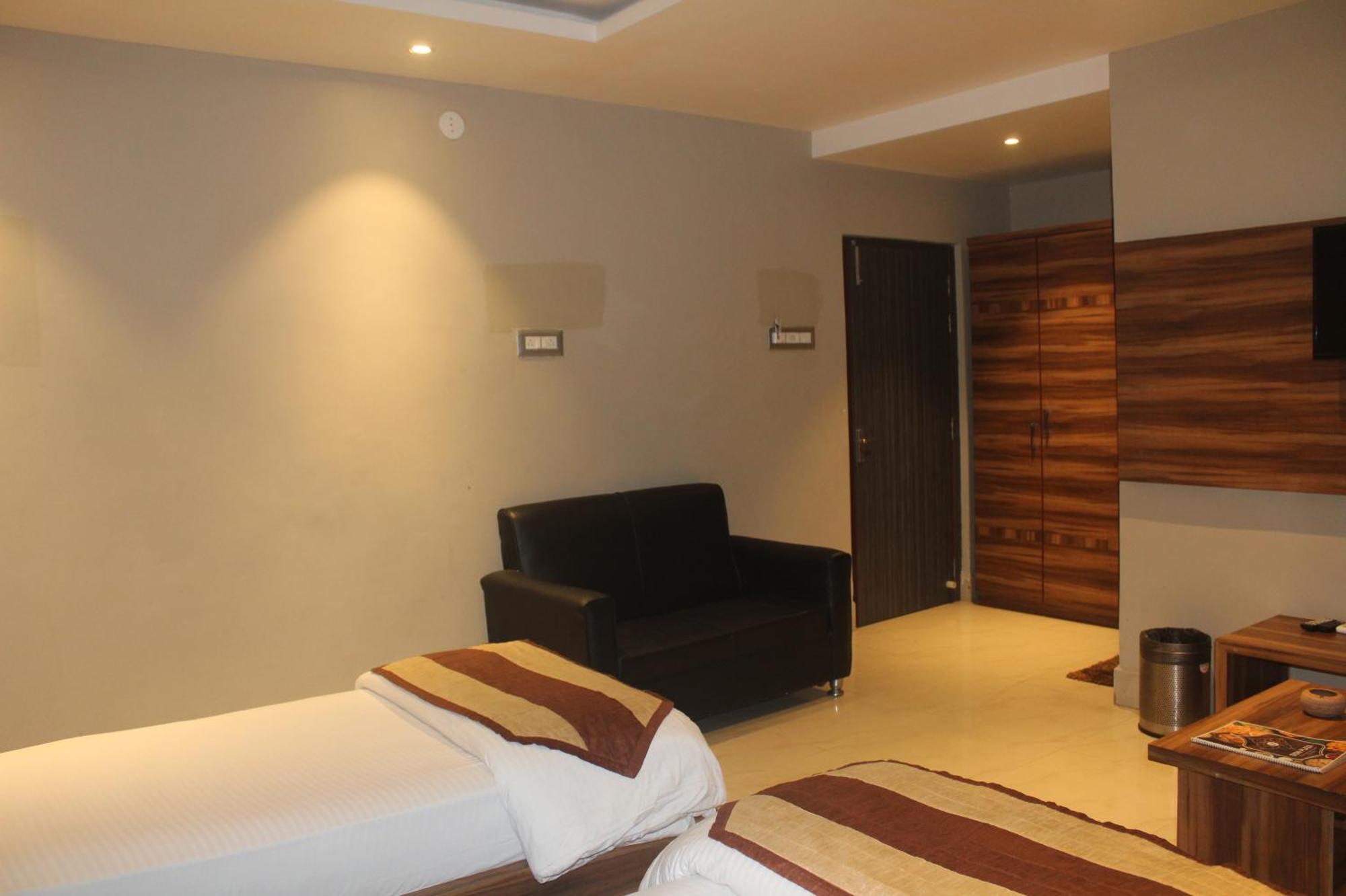 Hotel Oishi Plaza Mukutmanipur Екстер'єр фото